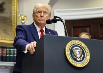 Washington (United States), 21/01/2025.- US President Donald Trump attends a briefing on artificial intelligence (AI) infrastructure in the Roosevelt Room of the White House in Washington DC, USA, 21 January 2025. Trump is expected to announce a 500 US billion dollar AI infrastructure investment in the US. EFE/EPA/AARON SCHWARTZ / POOL