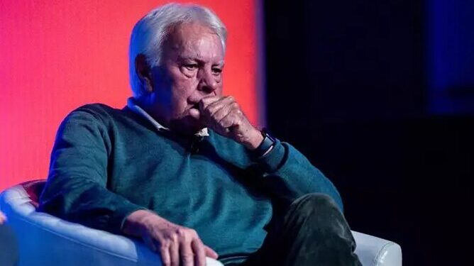 El expresidente del Gobierno, Felipe González, durante una charla con el director de Le Monde diplomatique, José Natanson, sobre su nuevo
libro 'Venezuela: Ensayo sobre la descomposición', en el Anteatro Gabriela Mistral de Casa América, a 22 de enero d
- Ricardo Rubio - Europa Press