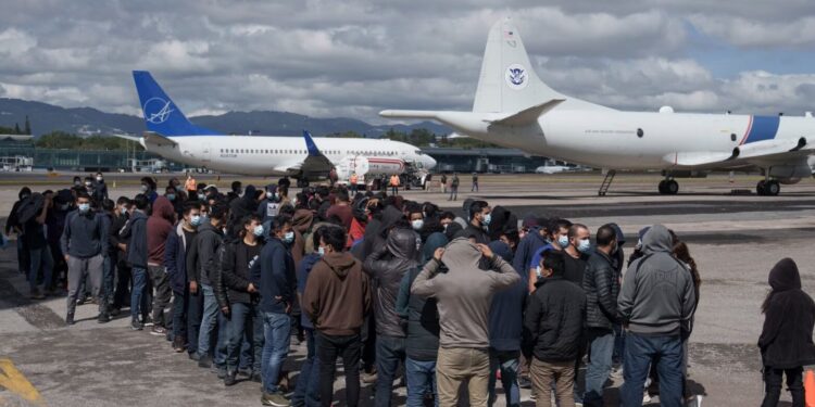 Deportados. Foto AP.