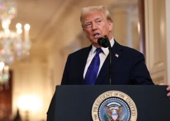 Washington (Usa), 29/01/2025.- President Donald Trump speaks during an event in the East Room of the White House in Washington, DC, USA, 29 January 2025. The Laken Riley Act is the first bill signed by President Trump in his new administration, named after a slain Georgia nursing student and would require the detention of unauthorized immigrants that have been accused of theft and violent crimes. EFE/EPA/SAMUEL CORUM / POOL