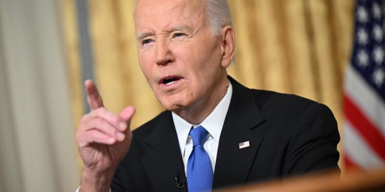 Washington (United States), 16/01/2025.- US President Joe Biden delivers his farewell address to the nation from the Oval Office of the White House in Washington, DC, USA, 15 January 2025. EFE/EPA/MANDEL NGAN / POOL