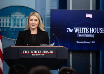 Washington (United States), 05/02/2025.- White House Press Secretary Karoline Leavitt gives a press briefing at the White House in Washington, D.C., USA, 05 February 2025. EFE/EPA/FRANCIS CHUNG / POLITICO / POOL