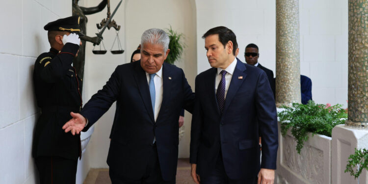 CIUDAD DE PANAMÁ , 02/02/2025.- El presidente panameño, José Raúl Mulino (i), y el secretario de Estado de Estados Unidos, Marco Rubio, durante el encuentro mantenido este domingo en Ciudad de Panamá. EFE/Gobierno de Panamá SOLO USO EDITORIAL/SOLO DISPONIBLE PARA ILUSTRAR LA NOTICIA QUE ACOMPAÑA (CRÉDITO OBLIGATORIO)