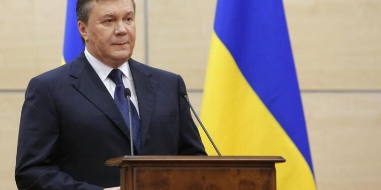 Imagen del derrocado presidente ucraniano, Viktor Yanukovich, durante una conferencia de prensa en Rusia. 11 de marzo, 2014. La Interpol colocó al destituido presidente ucraniano Viktor Yanukovich en su lista internacional de personas buscadas por cargos de malversación y malas prácticas financieras presentados en Kiev, de acuerdo a una nota publicada el lunes en la página web de la organización policial. REUTERS/Maxim Shemetov