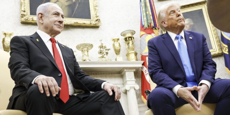 Washington (United States), 04/02/2025.- Israeli Prime Minister Benjamin Netanyahu (L) and US President Donald J. Trump (R) talk with reporters in the Oval Office of the White House in Washington, DC, USA, 04 February 2025. President Trump, who is hosting his first in-person meeting with another world leader since returning to the White House, and Prime Minister Netanyahu are set to discuss the Israeli cease-fire with Hamas, Iran'Äôs nuclear program and future arms shipments, among other bilateral issues. EFE/EPA/SHAWN THEW / POOL