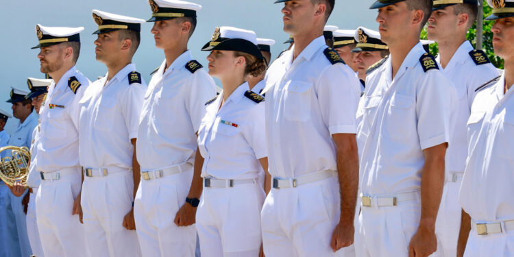 SALVADOR DE BAHÍA, 18/02/2025.- La princesa Leonor visita la ciudad brasileña de Salvador en la primera escala del XCVII crucero de instrucción del buque escuela Juan Sebastián de Elcano, emblema de la Armada española, en el que viaja como parte de su formación militar. EFE/Casa Real/Francisco Gómez CRÉDITO OBLIGATORIO? SOLO USO PERMITIDO PARA ILUSTRAR LA NOTICIA QUE APARECE EN EL PIE DE FOTO? SÓLO USO EDITORIAL