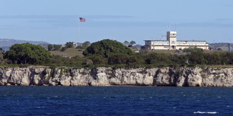 La sala del tribunal original en la base naval de Estados Unidos en la Bahía de Guantánamo, Cuba, el martes 4 de noviembre de 2014, en esta fotografía aprobada para su publicación por el ejército de Estados Unidos. WALTER MICHOT MIAMI HERALD STAFF