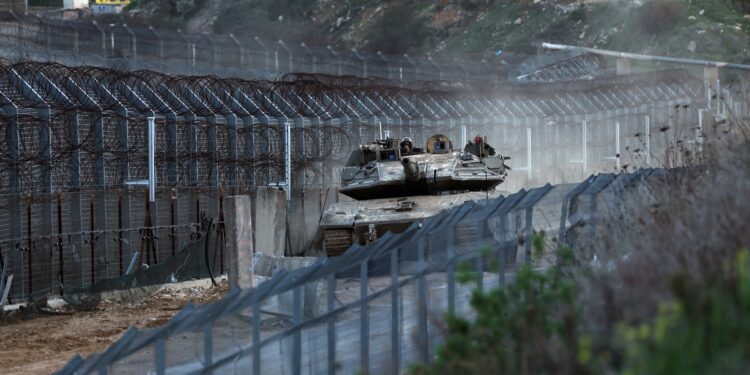 Majdal Shams (ZZZ), 17/03/2025.- An Israeli tank patrolling along the security fence before entering the buffer zone between Israel and Syria, near the Druze Village of Majdal Shams, in the Israeli-annexed Golan Heights, 17 March 2025. Israel is boosting troop presence on the Golan Heights amid developments in Syria. (Siria) EFE/EPA/ATEF SAFADI